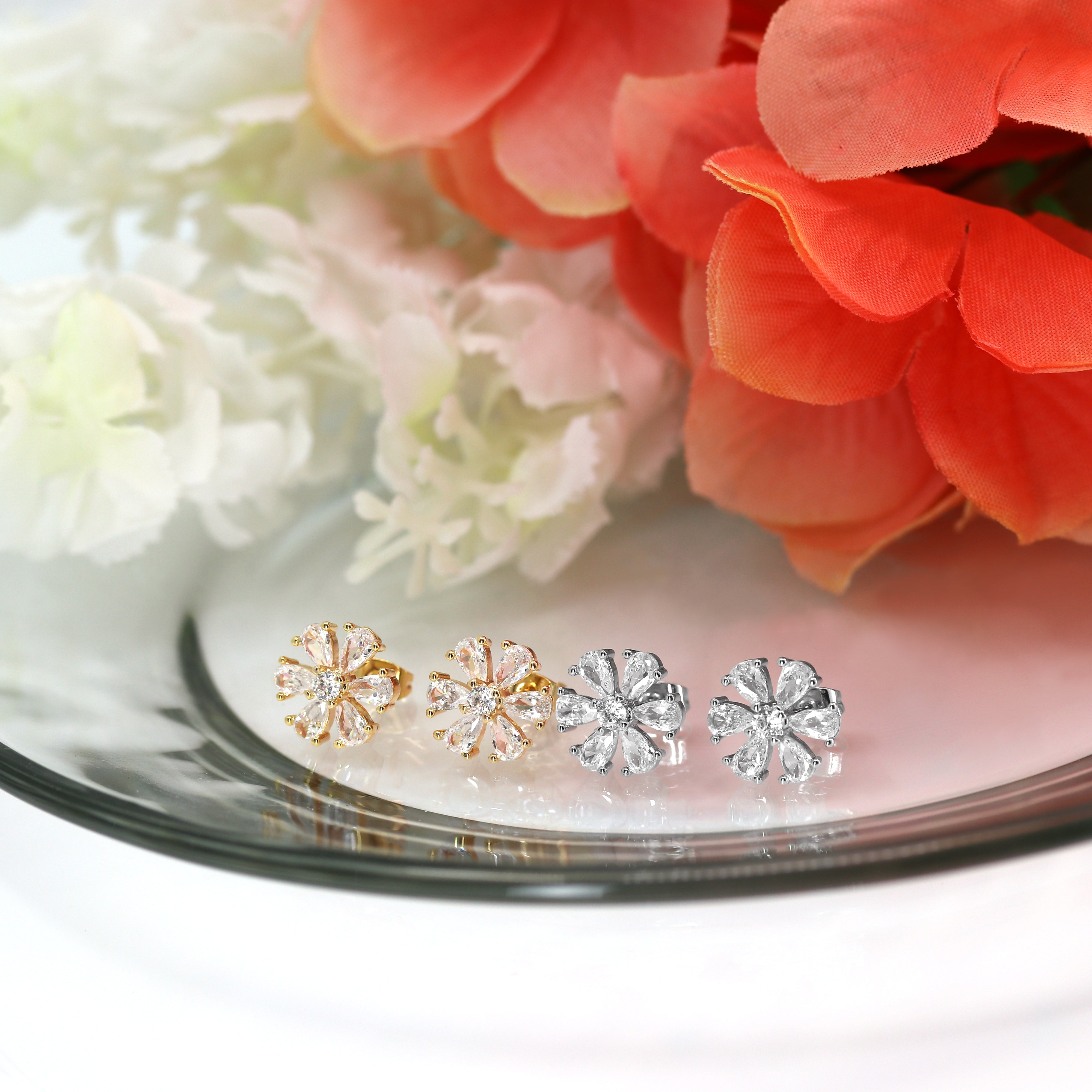 Dazzling Daisy Stud Earrings